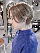 ロリム(RorriM)&nbsp;前下がりショート　ミルクティーベージュ　ダブルカラー