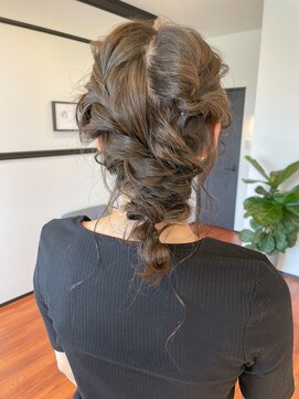 スリーバイザサロン(THREE by the salon) ゆるっとアレンジ