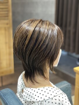 レア レフア(Lea Lehua) ウルフカットインナーカラー