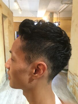 ギギ(9191) ナチュラルフェードカット