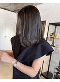 赤みなしグレージュミディアムボブ