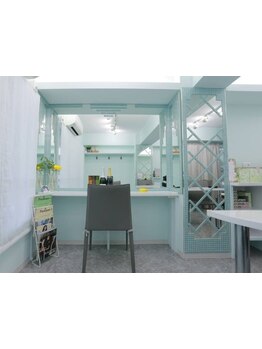 落ち着いたプライベート空間でゆったりとした時間を…♪髪のお悩みを相談しやすい雰囲気が人気の秘密です♪