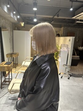 エッセ 大阪梅田茶屋町店(esse) 切りっぱなしハイトーンベージュ