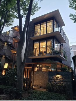 エメ 大宮(Aime)の写真/参道沿いの緑豊かな空間でマンツーマン施術♪心身ともにリラックス［大宮/髪質改善/白髪染め］