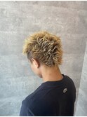 メンズ金髪スパイキーショートスタイル