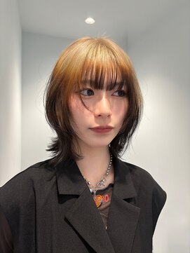 ノラ ウメダ(NORA UMEDA) ルーツカラーウルフカット小顔レイヤーブリーチデザインカラー