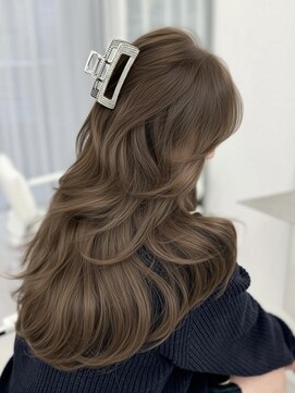 アマトウキョウスマートサロン(AMA TOKYO×Smart Salon) ヘーゼルベージュ ブリーチなし レイヤーカット 海外風