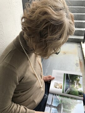 ブラーノ(Burano) 外国人風な大人女子