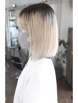 ニル(NiL) 根元を残したホワイトカラー