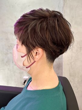 ラッキーヘア 加古川(Lucky Hair) 白髪ぼかしハイライト×ソフト刈り上げショート【浦田】