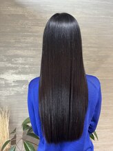 丁寧なカウンセリング、薬剤選定≪こだわりぬいた髪質改善≫と≪洗練された技術と幅広い髪への知識≫