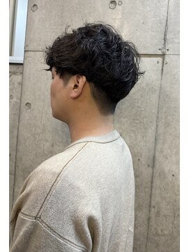 ファム(FAM) 刈り上げ　ツーブロック　シャドウパーマ　代官山　中目黒