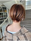 ピンクハッシュカットくびれショートヨシンモリ