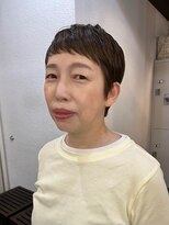 クオート(quoit) 眉上バングで脱マンネリ!大人上品な白髪ぼかしショート