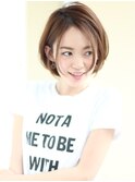 大人の前下がりワンサイドショートボブ