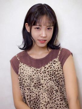 オーストヘアジジ(Aust hair Gigi) 透明感ダークグレージュの外ハネロブ