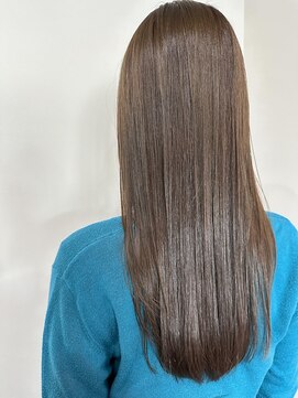 オウン(Alwon) 【しなやかさ際立つレイヤーカット】