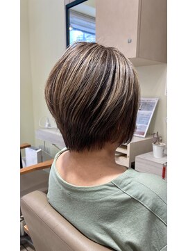 ヴィサージュファイン(VISAGE fine) ショートボブ 白髪ぼかし ハイライト