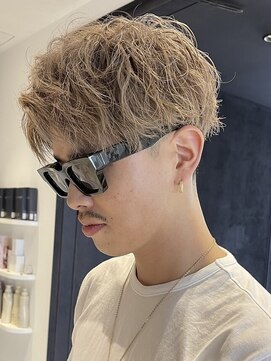 フイ 恵比寿(Hui) ハイトーン/刈り上げショート/ハイトーンベージュ