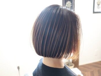 ウィスカーヘアー(whisker hair)の写真/《透明感と艶◎上品な大人ハイライト》のびても目立ちにくい仕上がりで気になる白髪もしっかりカバー◎