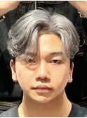 韓国ヘアフェザーショートセンターパートシルバーカラー