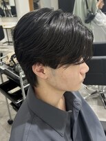 ヒュイル バイ ニアウ(Hwyl by Niau) メンズカットパーマセンターパートニュアンスパーマミニウルフ