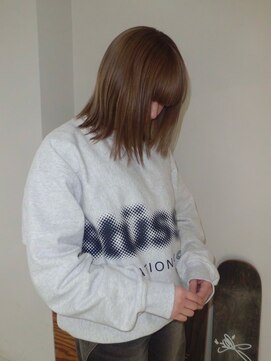 前下がり美シルエット襟足くびれ外ハネボブ