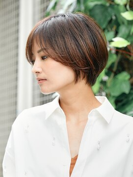 ソワネ 表参道(soigne) 首元を美しく見せる、大人女性の上品なくびれショート