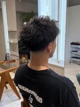 ジレス(Jiles) 【テーパーフェード】【ツイスパ】【ピンパーマ】