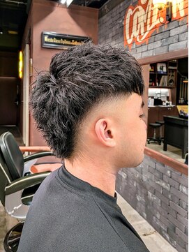 フォーコーナーズカットショップスリーセント 栄(FourCornersCutShop 3/cent) 【バーストフェード】
