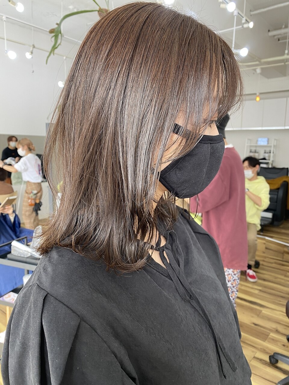上品な8トーンオリーブアッシュのレイヤースタイル bymisaki