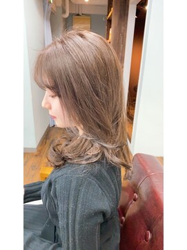 ピース トウキョウ(PEACE TOKYO) 横顔を綺麗に魅せるミディアムスタイル