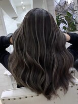 リア(riah) ハイライト/デザインカラー/コテ巻き/ロング