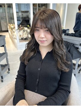 リン(Lin) 暗めオリーブベージュ