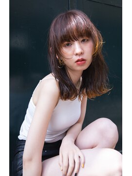 エヌイー(ne' by MAULOA) 【ne’ by MAUOA 】伸ばしかけ ウルフミディ 裾カラー