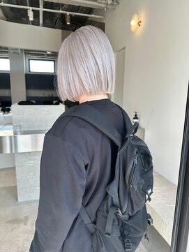 ステン(sten) ホワイトブロンド/ハイトーンボブ/切りっぱなしボブ/ミニボブ