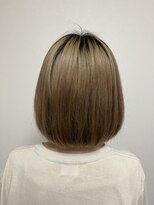 ルッソ チアロ(Lusso chiaro)&nbsp;くすみベージュ×内巻きボブ