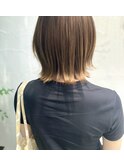 肩ハネミディアム伸ばしかけヘア顔まわりレイヤーアッシュ