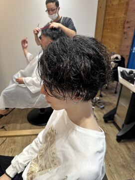 アメラボ 植田山店(Amelab) 【くせ毛活かしセンターパート】刈り上げ 黒髪