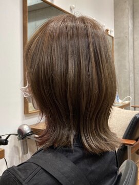 シルフィ(sylph) アッシュベージュカラー/外ハネで簡単スタイリング♪