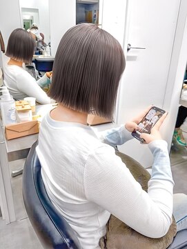 リラ バイ ミラ 新宿(LILA by MILA) ウェーブミディアム似合わせカットメルティカラーショート/新宿