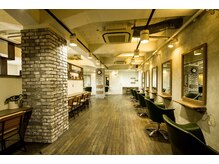 ヘアスペースブルーム エボリューション 庄内店(HAIR SPACE BLOOM evolution)の雰囲気（【店内】#ブリーチなしダブルカラー#白髪ぼかしハイライト ）