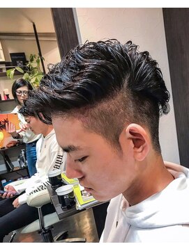 オムヘアーバイグルーマーズ(HOMME HAIR by GROOMER/S) グランジカール.サイドパートモヒカン.ハードパーマhomme2櫻井