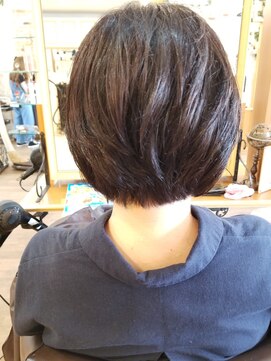 ルークス 中央林間(LOOOKS) クセの雰囲気をオシャレにする前下がりボブ