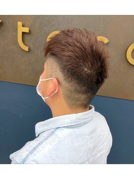 トッカ(tocca) グラデーション刈り上げ×ジェット風ショート【掛川】