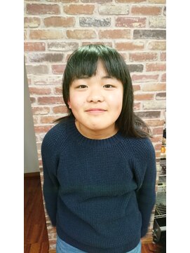 カットブース ティントン(t!mg tomg) ミディアムスタイル