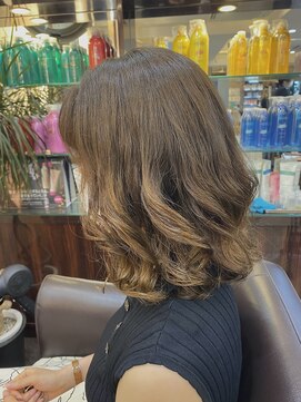 キャラ 池袋本店(CHARA) デジタルパーマでコテで巻いたようなミディアムヘア【デジパー】