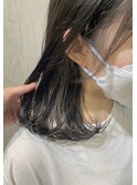 ホワイトベージュのイヤリングカラー