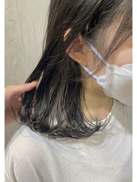 オルロバイイザ(ORLO by IZA) ホワイトベージュのイヤリングカラー