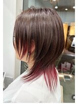 プラグ(Plug)&nbsp;ミディアムウルフインナーカラーピンクブリーチ似合わせカット